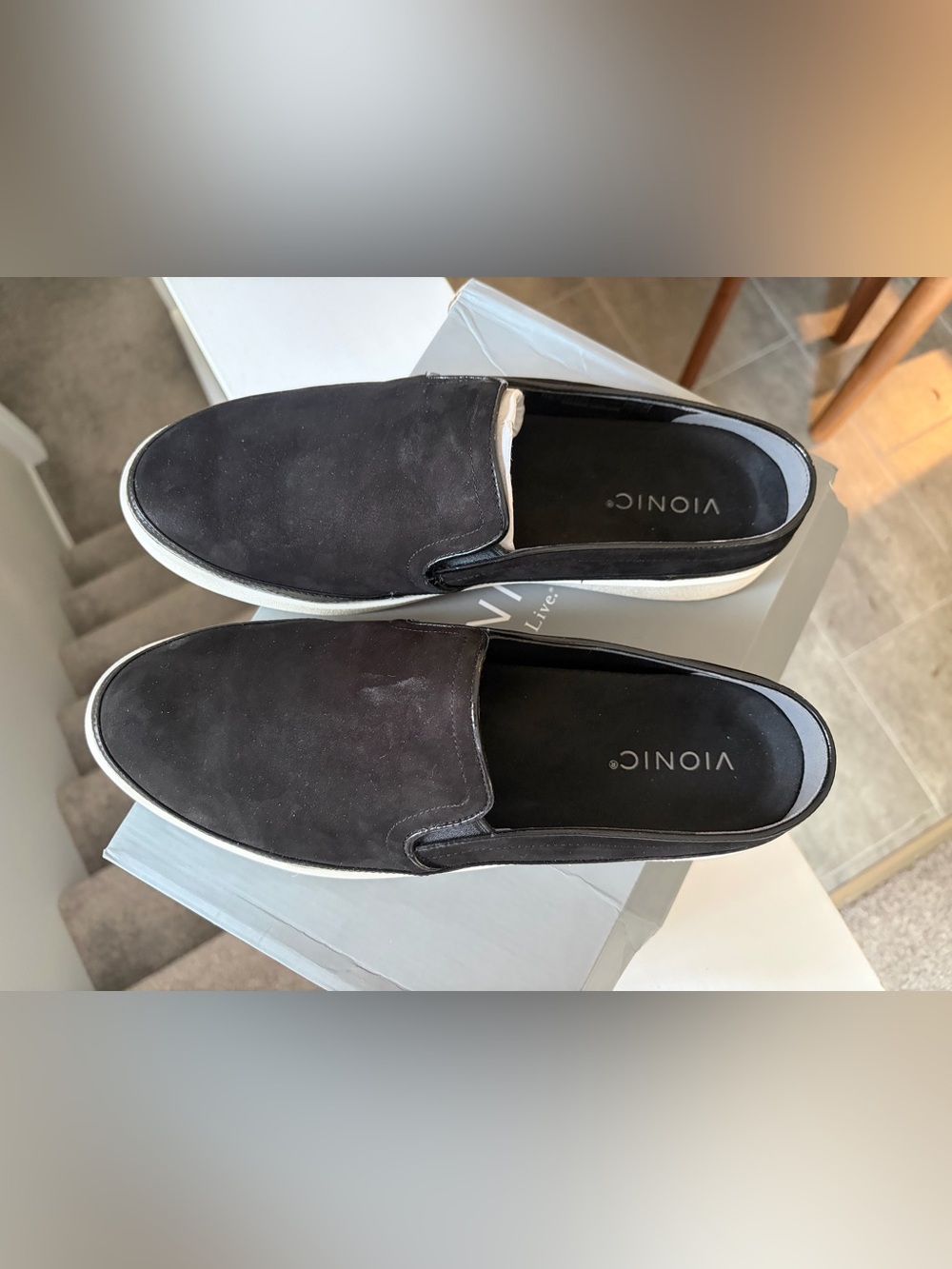 Vionic Women’s 10 Black Slip-On Suede shoes - Picture 2 of 4
